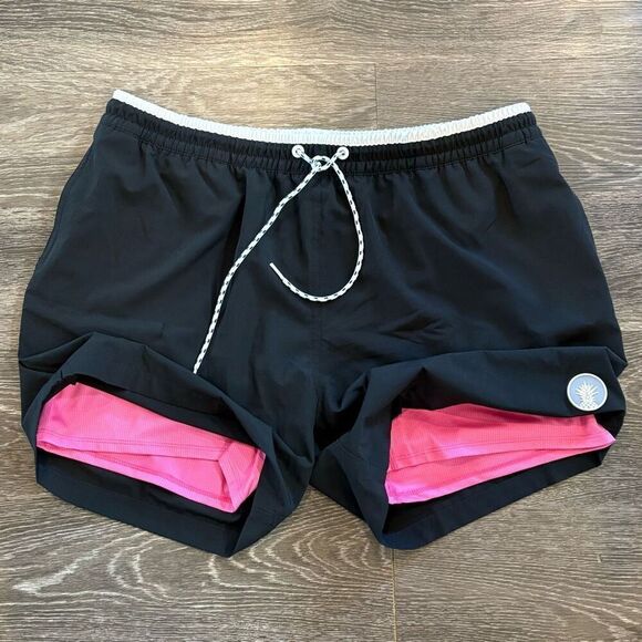 NWOT Chubbies Men’s The Capes Black 5.5” Lined Classic Swim Trunks Size XXL - Picture 1 of 9